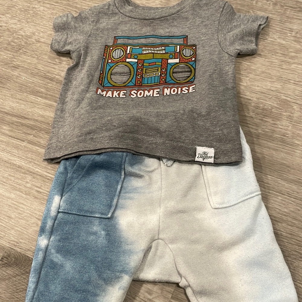 Can separate.   top - kid dangerous; pants - COZii